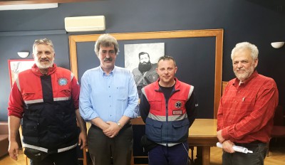 Συνάντηση του αν. Υπουργού Υγείας, Παύλου Πολάκη με τους διασώστες του ΕΚΑΒ που ολοκλήρωσαν τοκετό εγκύου καθ' οδόν προς το νοσοκομείο